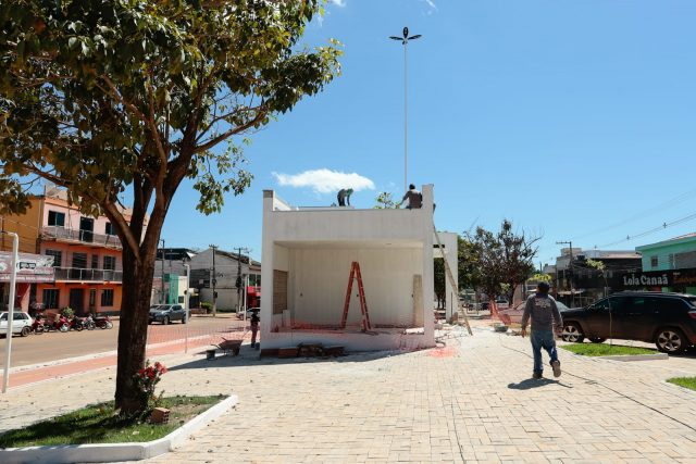 Av. Weyne Calvalcante recebe revitalização, obra está na etapa final