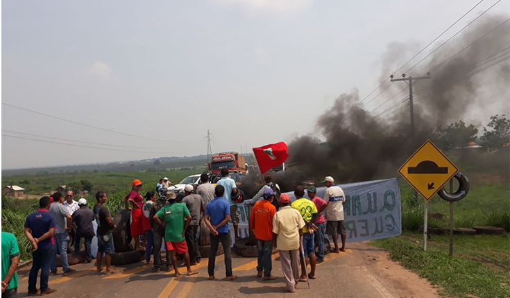 Sem Terras interditam BR-155  em Eldorado dos Carajás Sudeste do Pará