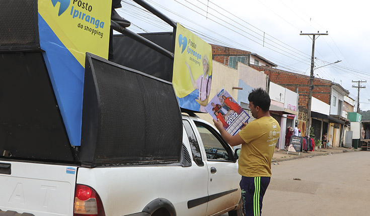 Vereador Josivaldo da Farmácia faz entrega de calendário 2022 no Complexo Altamira