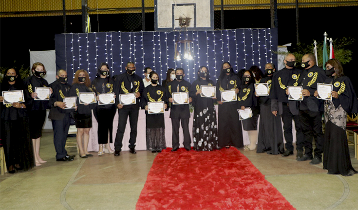 Membros fundadores da Academia Canaãnense de Letras tomam posse