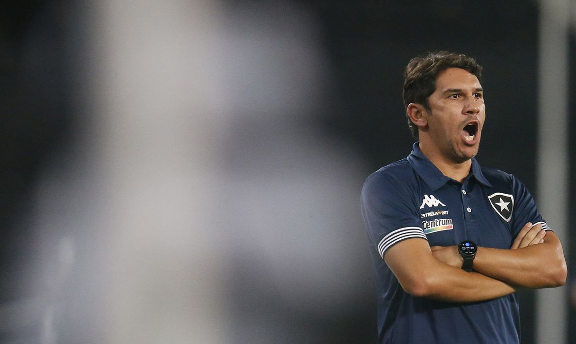 Lúcio Flávio lamenta gols sofridos contra a Portuguesa