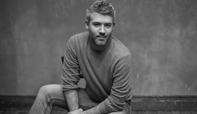 Brandon Maxwell comove a plateia com homenagem a sua avó na Semana de Moda de Nova York