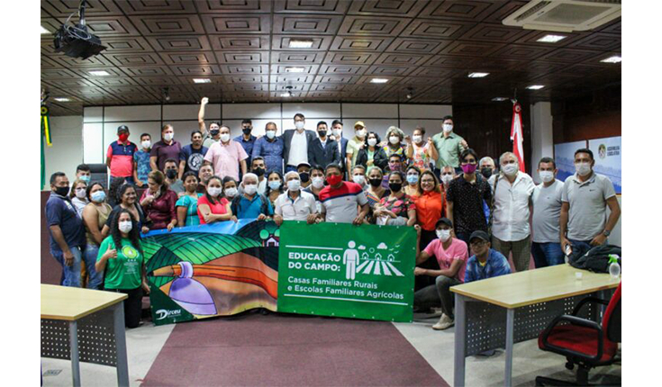 Deputado Dirceu recebe comunidade para tratar das deficiências relativas à educação do campo.