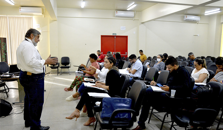 Servidores participam de curso de planilha de custos, formação de preços e terceirização