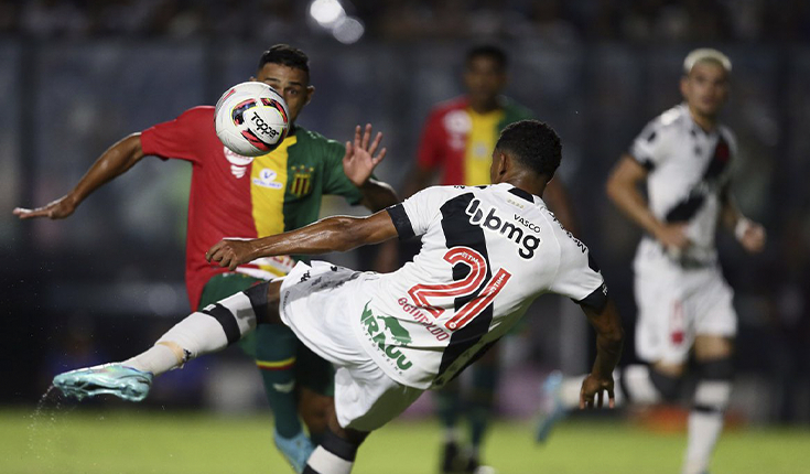 Vasco perde e desperdiça chance de garantir o acesso à Série A