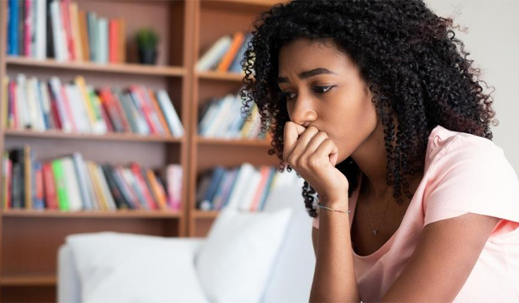 Entenda o que é a doença do pensamento acelerado, que causa irritação e insônia