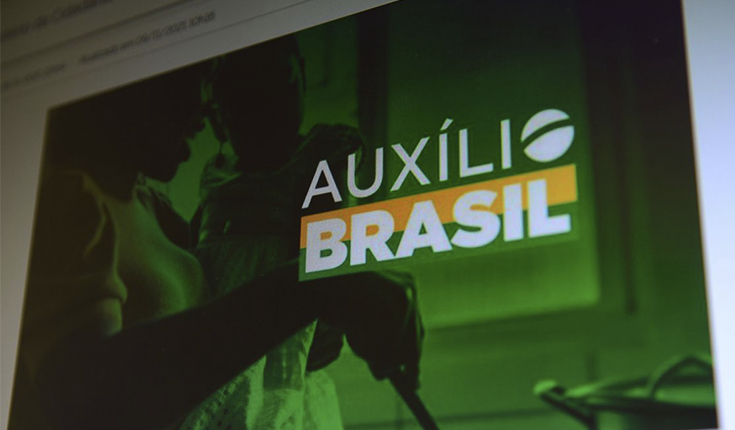 Auxílio Brasil é pago a beneficiários com NIS de final 8