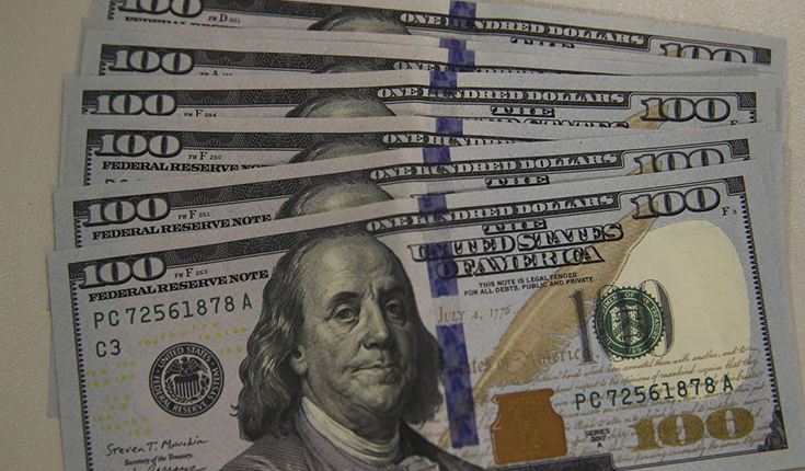 Dólar cai para R$ 5,25, refletindo bom humor externo