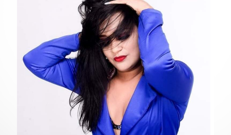 Karol Santos abre agenda e prepara novo repertório musical