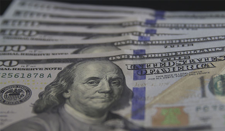 Dólar cai para R$ 5,33, mas tem maior alta semanal desde maio de 2020