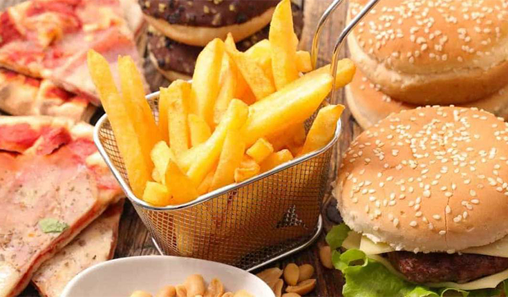 4 Hábitos alimentares que devem ser evitados após os 50 anos