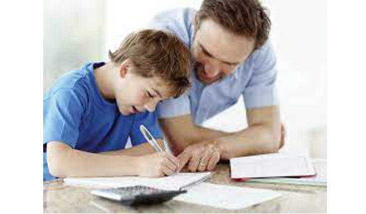 Ajuda dos pais é fundamental para que os filhos memorizarem as matérias da escola