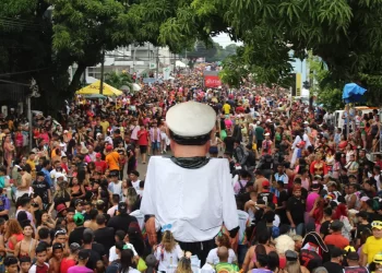 ‘A Banda’: 58ª edição do bloco arrasta multidões pelas ruas de Macapá