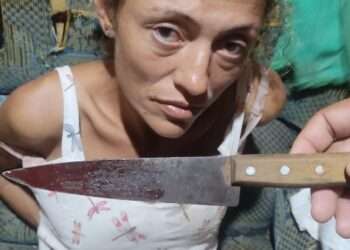 Homen é esfaqueado por ex namorada