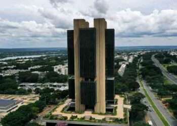 Mercado financeiro eleva projeção da inflação de 5,9% para 5,96%