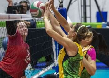 Campeão mundial, vôlei sentado feminino faz intercâmbio visando Paris
