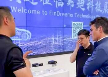 Na China, governador do Pará visita fábrica de veículos com energia limpa