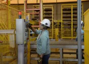 Produção industrial caiu 0,2% em fevereiro