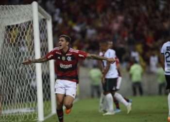 Flamengo goleia Maringá para se garantir nas oitavas da Copa do Brasil