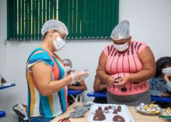 Oficina de chocolate no Centro Comunitário Vale do Sol gera oportunidades para mulheres