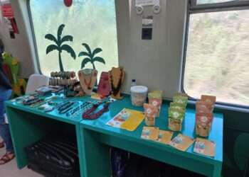 Produtos sustentáveis criados por jovens empreendedores do sudeste do Pará são apresentados no trem de passageiros da EFC