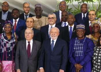 Governo deve atualizar sua política para continente africano, diz Lula