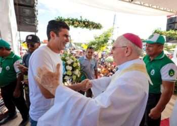 Festividade de Corpus Christi, em Capanema, leva milhares de fiéis às ruas