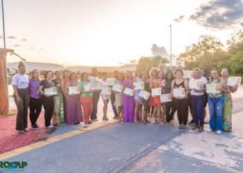 Prefeitura certifica mulheres em mais uma etapa do Florindo o Mundo