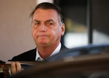 Após voto de Moraes, TSE fecha placar em 5 a 2 para condenar Bolsonaro e torná-lo inelegível