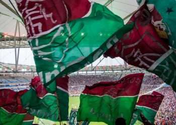 Fluminense mede forças com Bahia, invicto há três jogos no Brasileirão