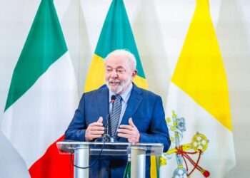 Na Itália, Lula diz que manutenção da atual taxa de juros é irracional