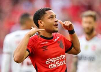 Athletico aumenta preço, bate martelo, e Vitor Roque é do Barcelona