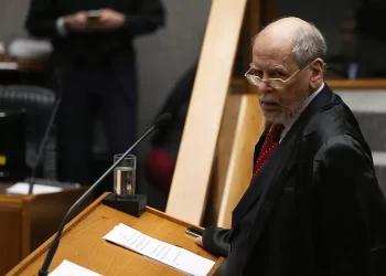 Ex-ministro do STF Sepúlveda Pertence morre em Brasília