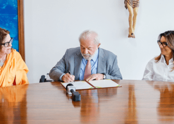 Brasil: Presidente Lula sanciona lei que concede auxílio aluguel para mulheres vítimas de violência doméstica