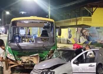 Parauapebas: Acidente entre transporte público e carro de passeio deixa uma pessoa ferida