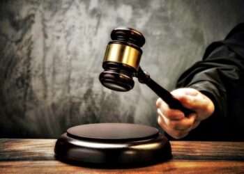 Nacional: Juíza de Santa Catarina é afastada após cometer abuso de autoridade durante audiência