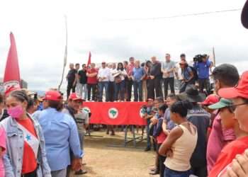 Parauapebas: Ministro do Desenvolvimento Agrário e Presidente do Incra visitam assentamento atingido por incêndio no último sábado, 9