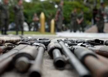Brasil: Número de armas para defesa pessoal cai em 2023 e atinge menor patamar desde 2004