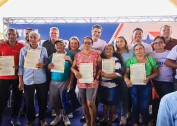 Pará: Governo do Estado entrega títulos de terra para agricultores rurais