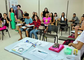 COP 30: Aulas de inglês qualificam jovens e adultos para a COP 30