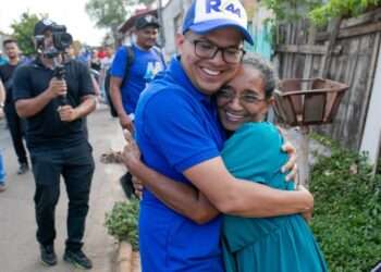 Moradores recebem Rafael Ribeiro de braços abertos em caminhada pelo Nova Vida, Guanabara e Rio Verde
