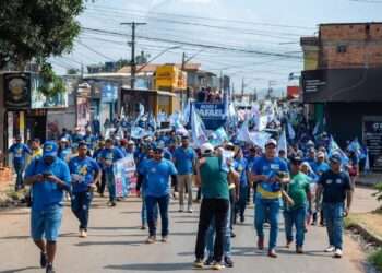 Rafael 44 leva propostas e recebe apoio do Complexo VS10 em grande caminhada