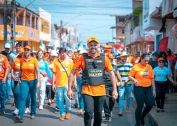 Aurélio Goiano realiza grande caminhada pelos bairros Rio Verde e Da Paz