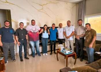 Rafael Ribeiro e Adriana Roza discutem melhorias sociais em encontro com representantes da Igreja Católica