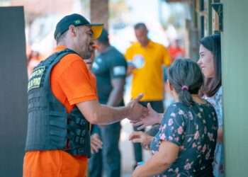 AURÉLIO GOIANO OUVE O CLAMAR DO BAIRRO CIDADE JARDIM DURANTE CAMINHADA DO 70