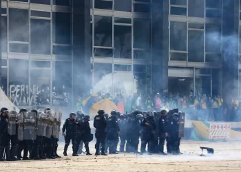 PF deve indiciar cerca de 40 pessoas no inquérito que apura tentativa de golpe de estado.