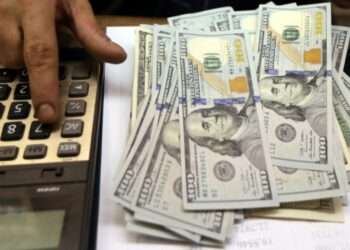 Alta do dólar impacta economia brasileira com desafios e oportunidades