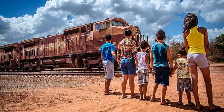 MST denuncia sonegação de impostos da Vale e ocupa Estrada de Ferro Carajás, no Pará