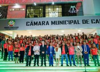Luzes de Natal Iluminam a Câmara Municipal de Canaã dos Carajás