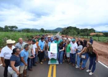 Comunidade da VS-45 e região recebe 6,5 km de asfalto